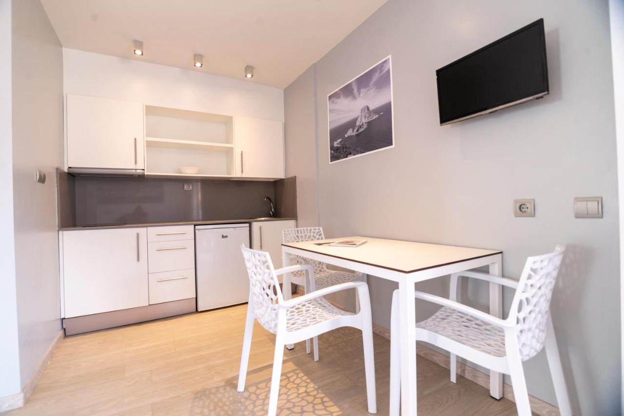 Apartamentos Bora Bora - Adults Only Playa d'en Bossa Esterno foto