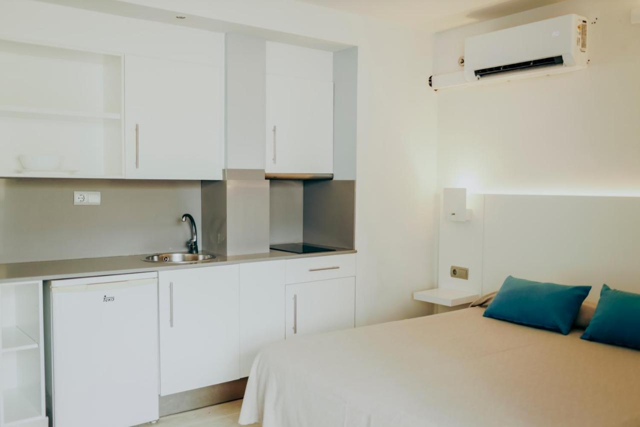Apartamentos Bora Bora - Adults Only Playa d'en Bossa Esterno foto