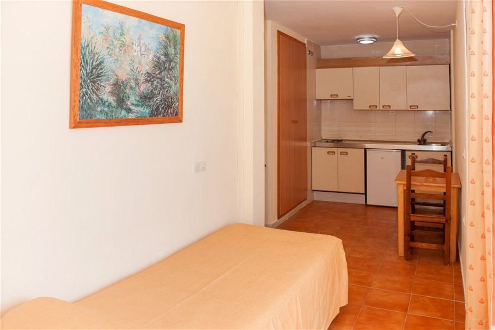 Apartamentos Bora Bora - Adults Only Playa d'en Bossa Esterno foto