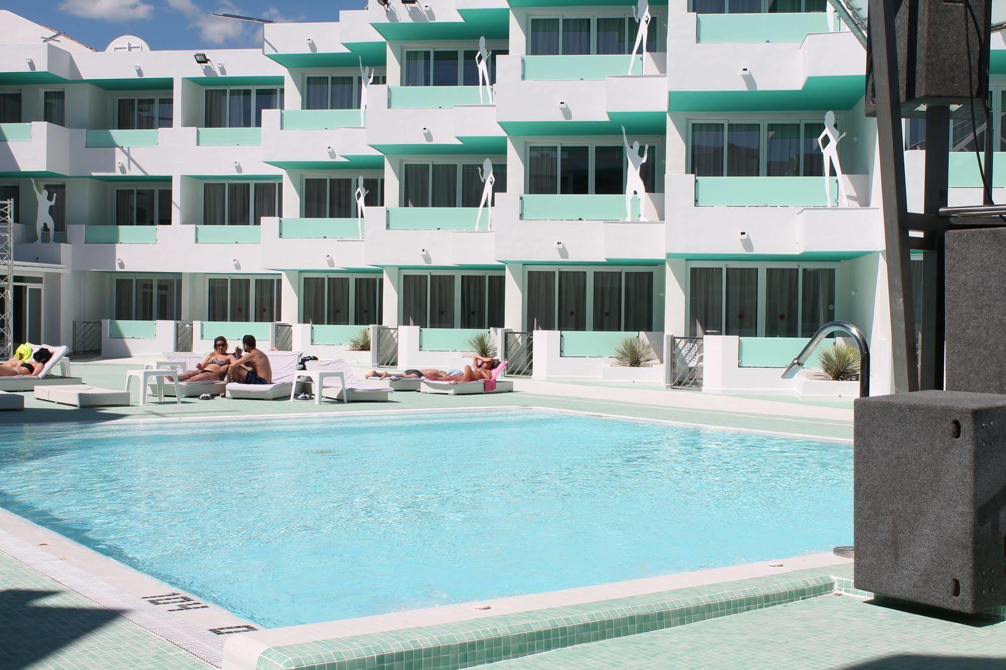 Apartamentos Bora Bora - Adults Only Playa d'en Bossa Esterno foto