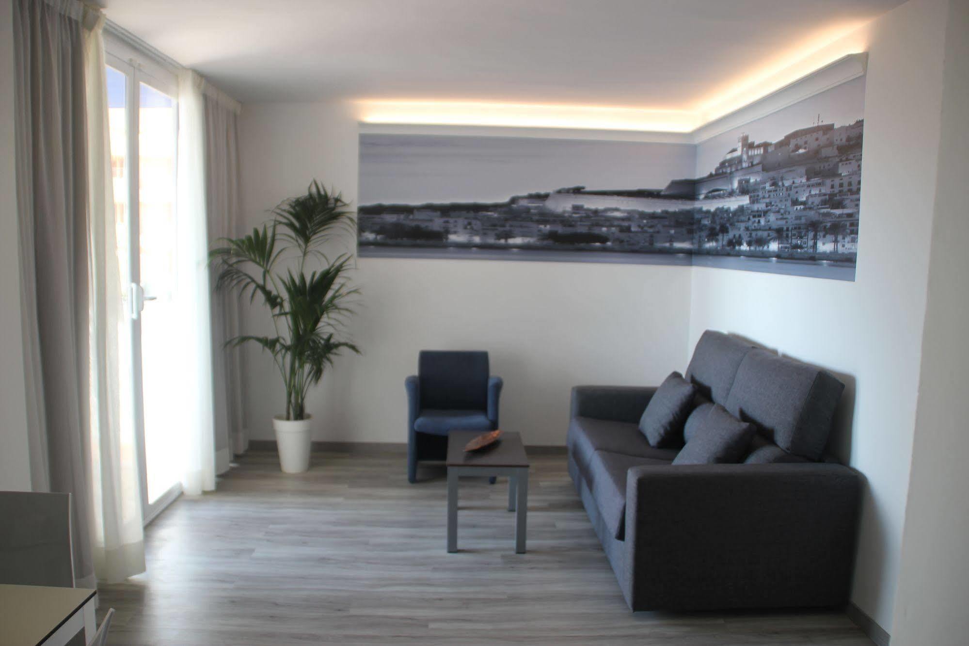 Apartamentos Bora Bora - Adults Only Playa d'en Bossa Esterno foto