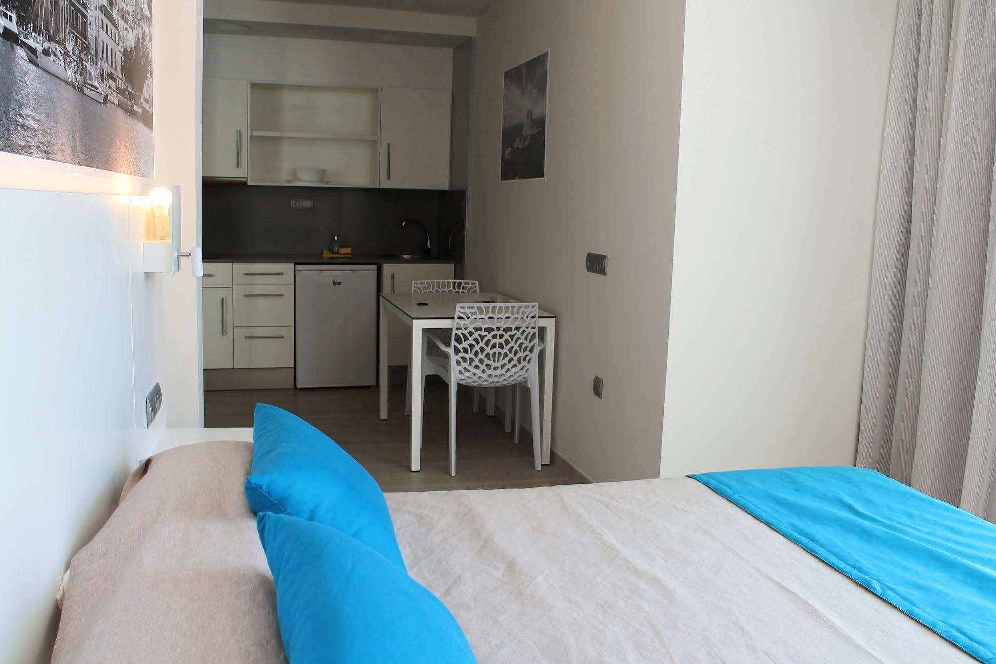 Apartamentos Bora Bora - Adults Only Playa d'en Bossa Esterno foto